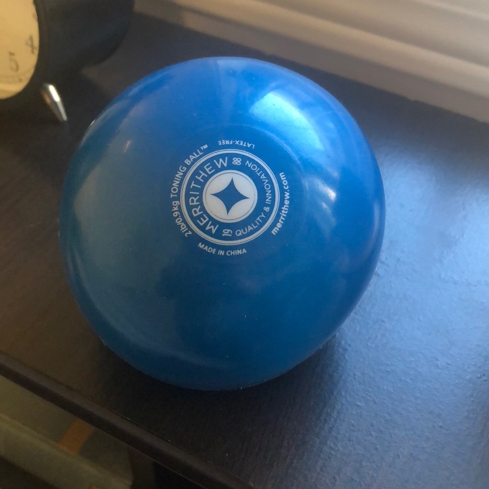 Pilates 2lb weight ball